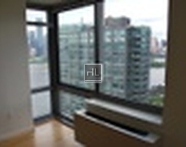 48th Avenue - Photo Thumbnail 3