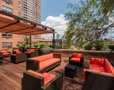 48th Avenue - Photo Thumbnail 5