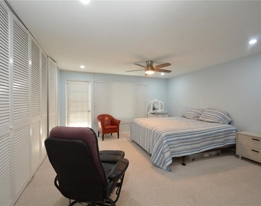 705 W Venice Avenue - Photo Thumbnail 9