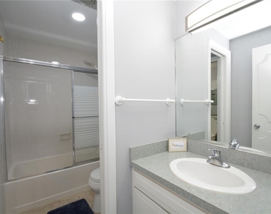 705 W Venice Avenue - Photo Thumbnail 13
