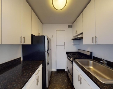 East 88th Street - Photo Thumbnail 2
