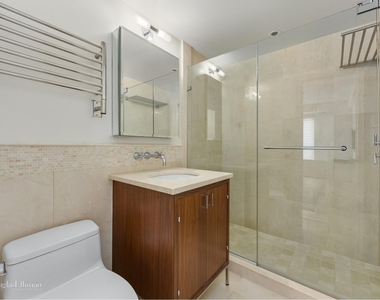200 E 66th St - Photo Thumbnail 5