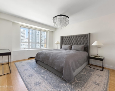 200 E 66th St - Photo Thumbnail 1