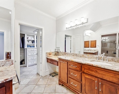 218 W 10th Street - Photo Thumbnail 19