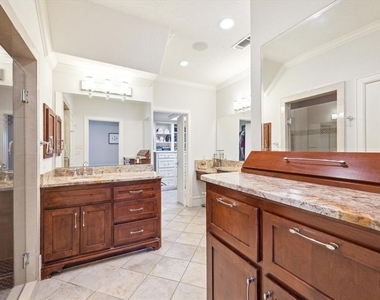 218 W 10th Street - Photo Thumbnail 18