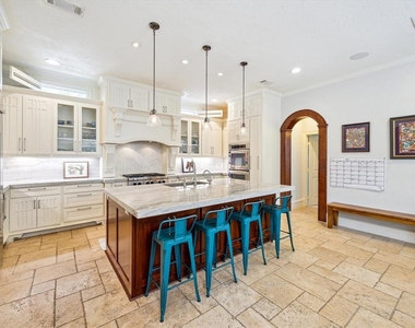 218 W 10th Street - Photo Thumbnail 13