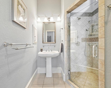 218 W 10th Street - Photo Thumbnail 8