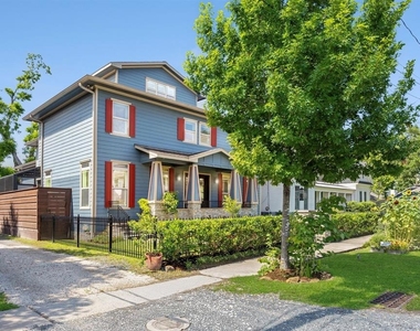 218 W 10th Street - Photo Thumbnail 1