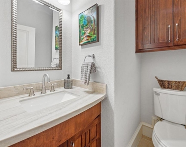 218 W 10th Street - Photo Thumbnail 14