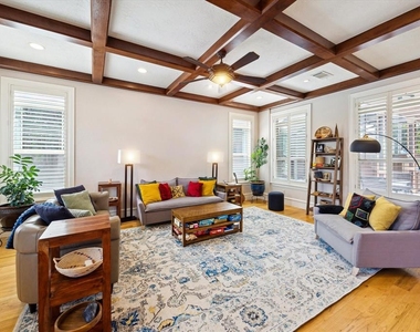 218 W 10th Street - Photo Thumbnail 4