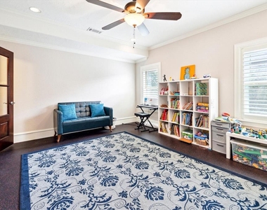 218 W 10th Street - Photo Thumbnail 24
