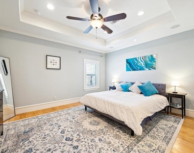 218 W 10th Street - Photo Thumbnail 17