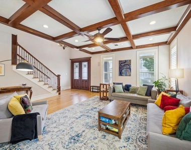 218 W 10th Street - Photo Thumbnail 5