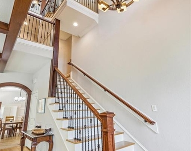 218 W 10th Street - Photo Thumbnail 15