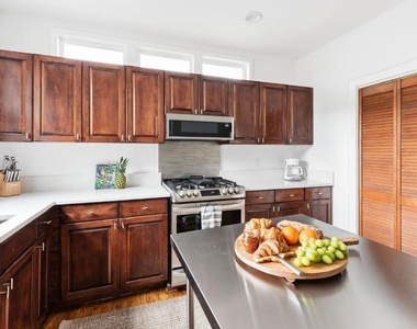 1515 Iverson Street Ne - Photo Thumbnail 12