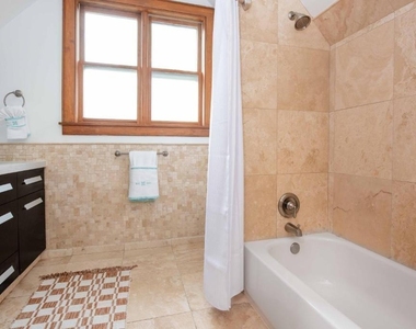 1515 Iverson Street Ne - Photo Thumbnail 2