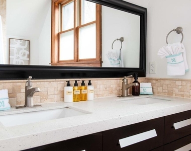 1515 Iverson Street Ne - Photo Thumbnail 3