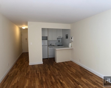 York Avenue - Photo Thumbnail 1