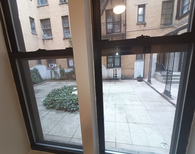 46th Street and 8th ave - Photo Thumbnail 6