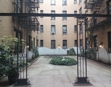 46th Street and 8th ave - Photo Thumbnail 5