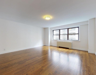 East 89th Street - Photo Thumbnail 0