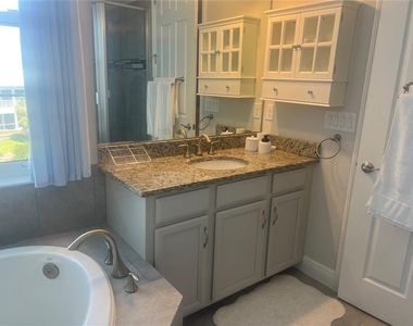 10420 Coral Landings Lane - Photo Thumbnail 12