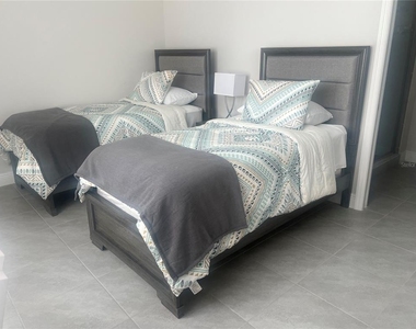 10420 Coral Landings Lane - Photo Thumbnail 16