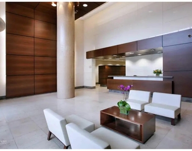 309 Gold St - Photo Thumbnail 3
