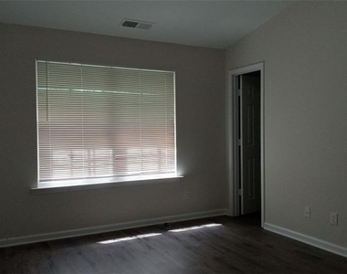 755 Crestwell Circle Sw - Photo Thumbnail 22