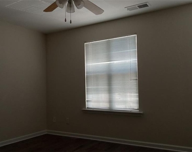 755 Crestwell Circle Sw - Photo Thumbnail 15
