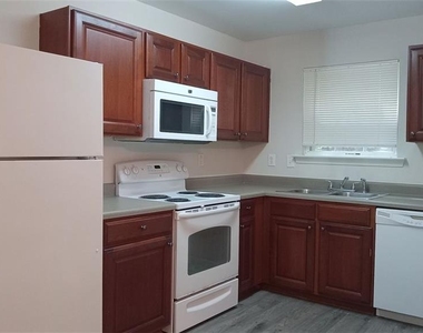 755 Crestwell Circle Sw - Photo Thumbnail 7