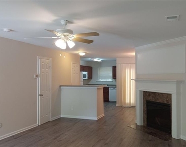 755 Crestwell Circle Sw - Photo Thumbnail 3