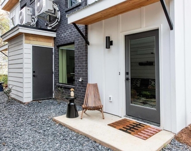 542 Boulevard Place Ne - Photo Thumbnail 24