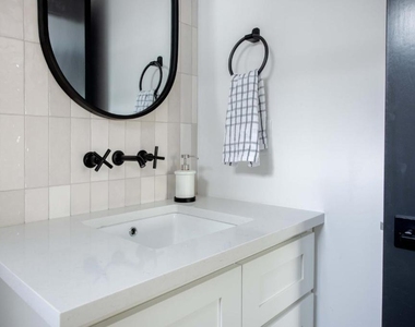542 Boulevard Place Ne - Photo Thumbnail 14