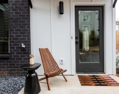542 Boulevard Place Ne - Photo Thumbnail 20