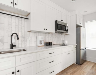 542 Boulevard Place Ne - Photo Thumbnail 10