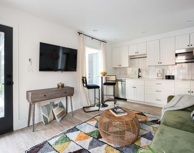 542 Boulevard Place Ne - Photo Thumbnail 6