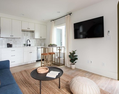 542 Boulevard Place Ne - Photo Thumbnail 18