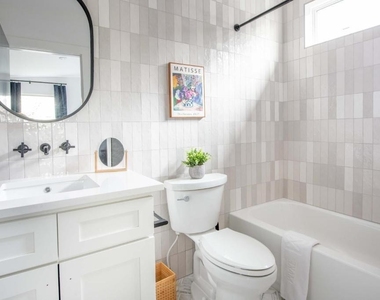 542 Boulevard Place Ne - Photo Thumbnail 16