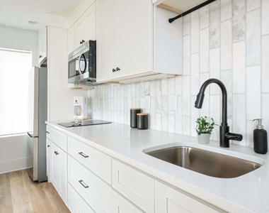 542 Boulevard Place Ne - Photo Thumbnail 12