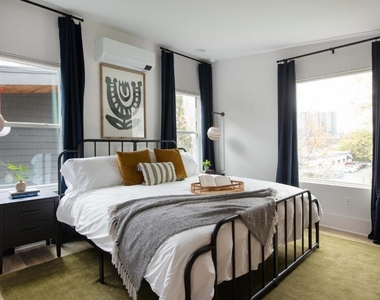 542 Boulevard Place Ne - Photo Thumbnail 8