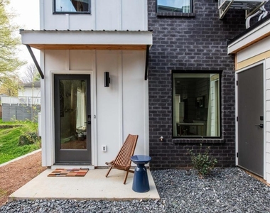 542 Boulevard Place Ne - Photo Thumbnail 27