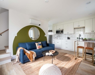 542 Boulevard Place Ne - Photo Thumbnail 10