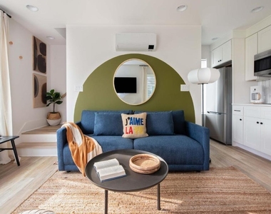 542 Boulevard Place Ne - Photo Thumbnail 1