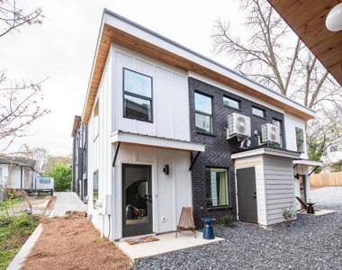 542 Boulevard Place Ne - Photo Thumbnail 26