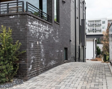 542 Boulevard Place Ne - Photo Thumbnail 25