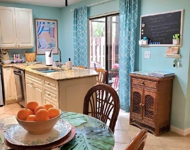 8751 Live Oak Court - Photo Thumbnail 10