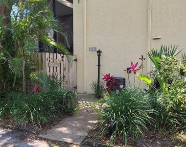 8751 Live Oak Court - Photo Thumbnail 23