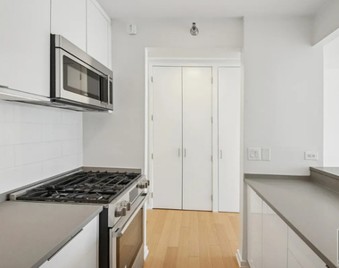 West End Avenue - Photo Thumbnail 2