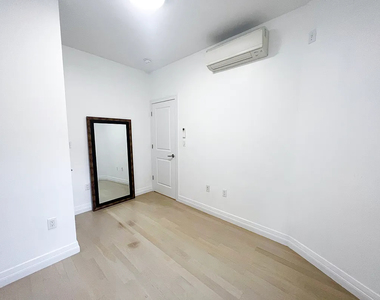 456 Quincy Street - Photo Thumbnail 5